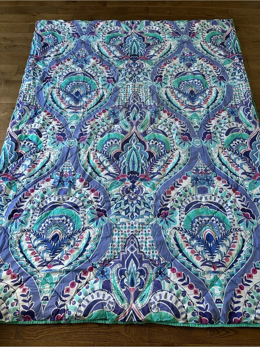 Pottery Barn Teen selling comforter